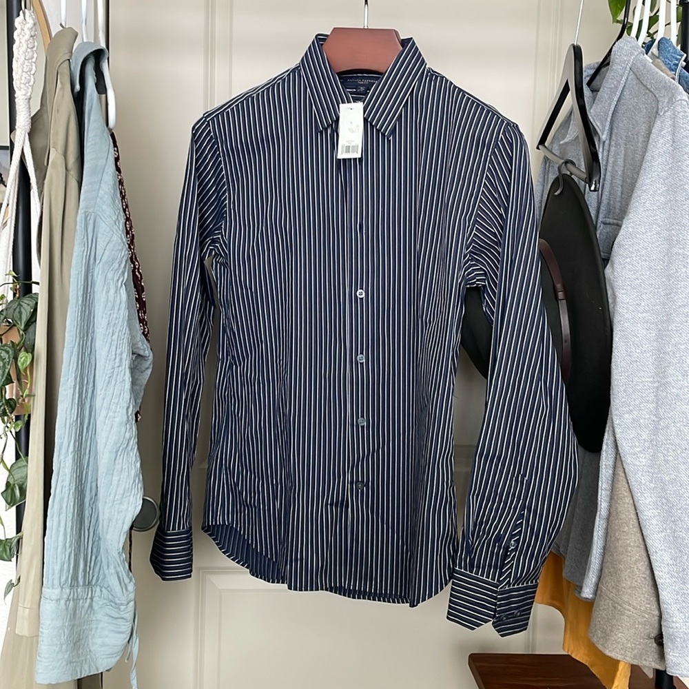 Banana Republic striped dress shirt. Slim fit size S. New with tags